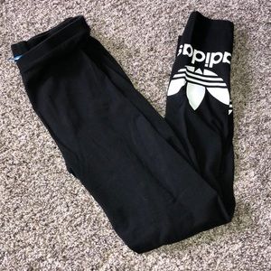 Adidas logo leggings!🎉